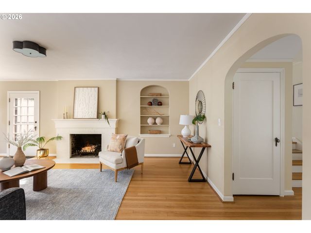 1128 Ne KNOTT St, Portland, OR 97212