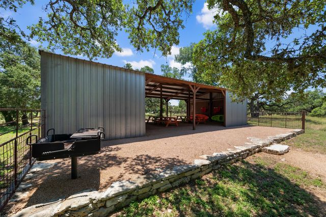 155 SW Crosswater LN, Dripping Springs, TX 78620