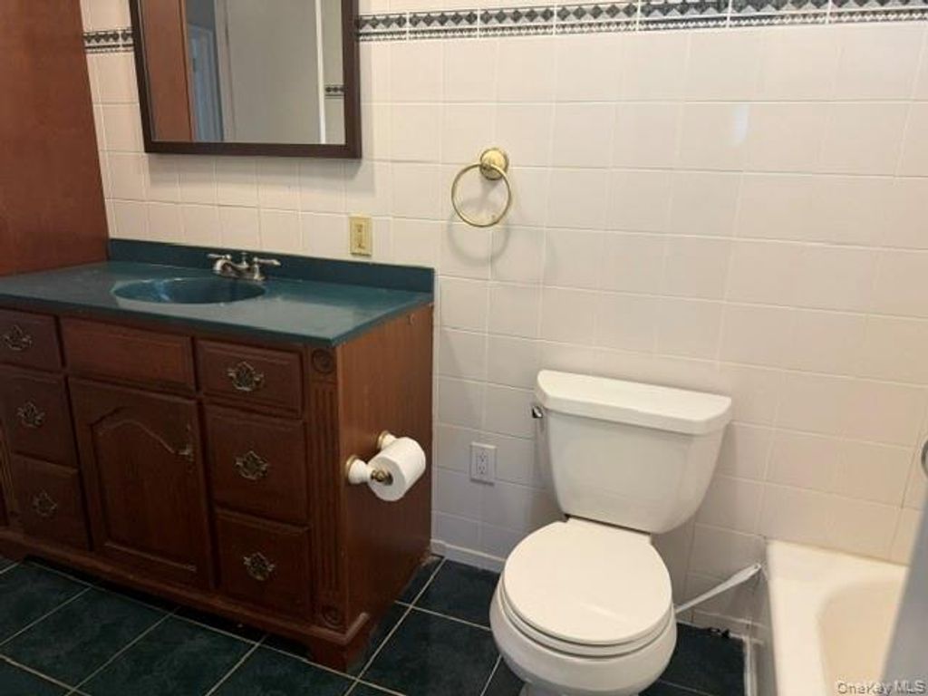 22 cedar Street, Syosset, NY 11791 — photo 2