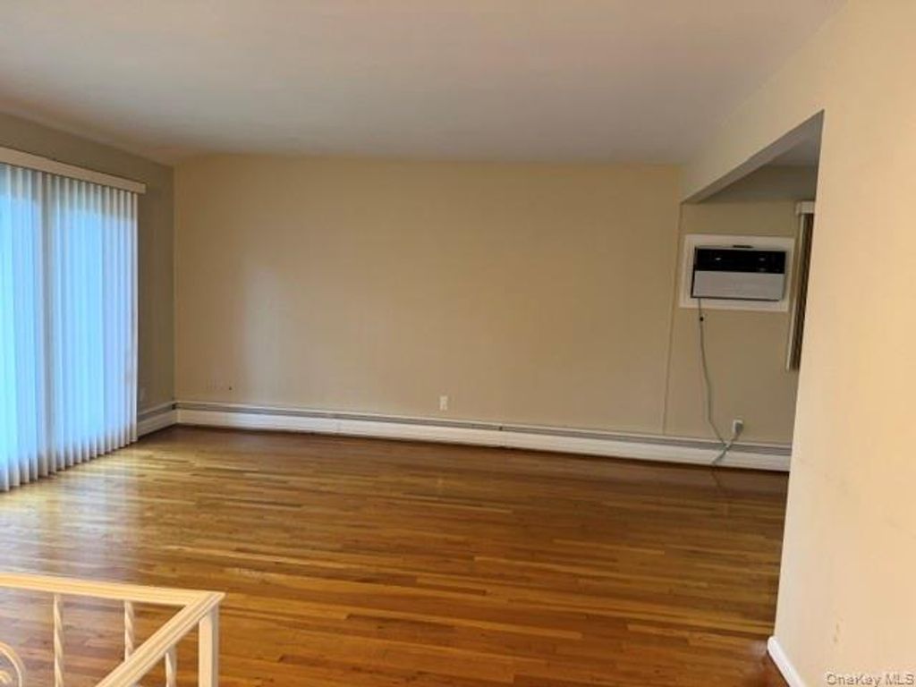 22 cedar Street, Syosset, NY 11791 — photo 5