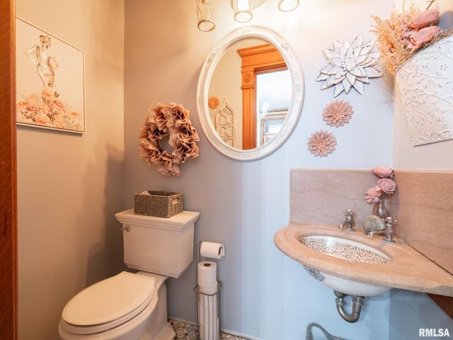 725 PARK Avenue, Pekin, IL 61554