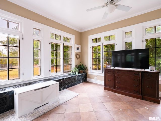 725 PARK Avenue, Pekin, IL 61554