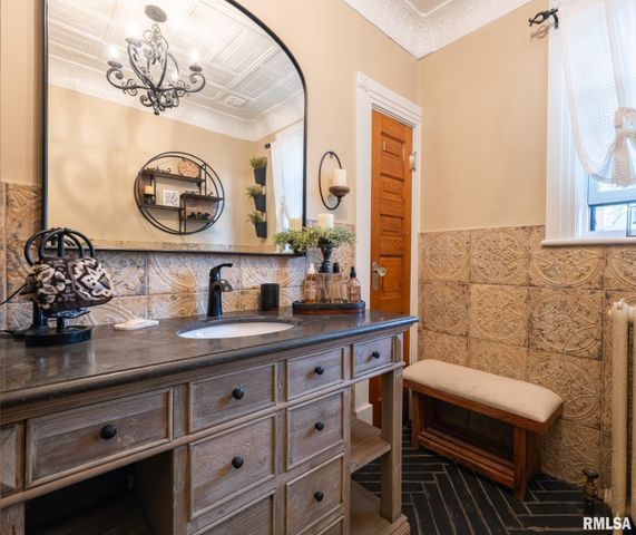 725 PARK Avenue, Pekin, IL 61554