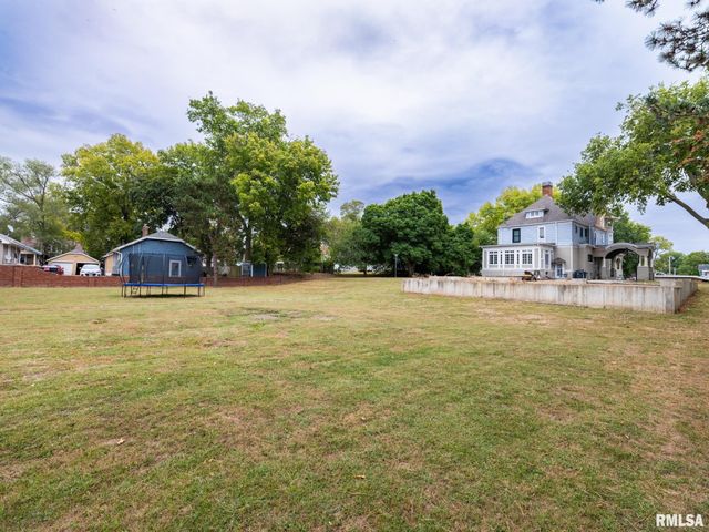 725 PARK Avenue, Pekin, IL 61554