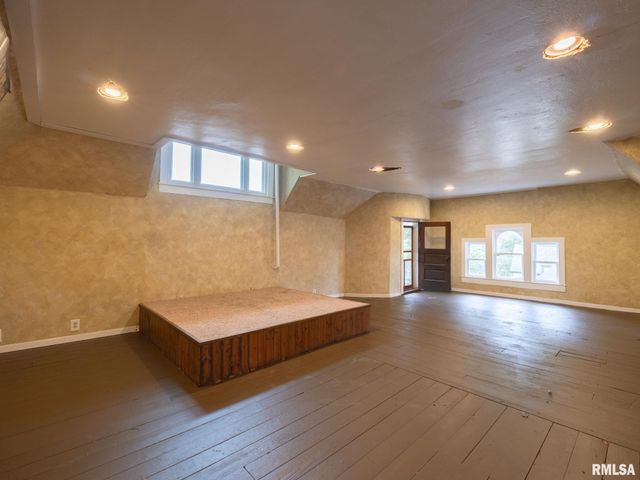 725 PARK Avenue, Pekin, IL 61554