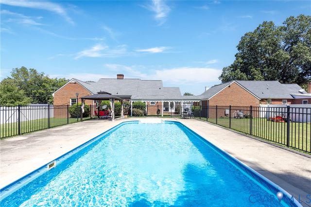 218 Claremont St, Petersburg, VA 23805