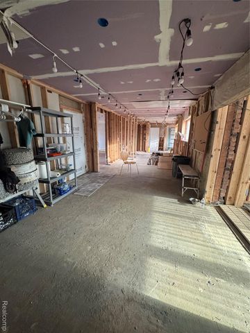 6221 W Maple Road, West Bloomfield Charter Township, MI 48322