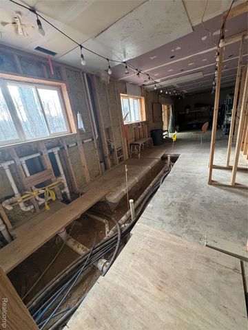 6221 W Maple Road, West Bloomfield Charter Township, MI 48322