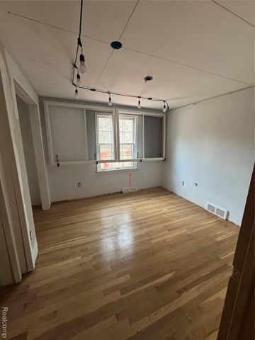 6221 W Maple Road, West Bloomfield Charter Township, MI 48322