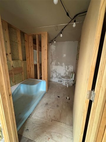 6221 W Maple Road, West Bloomfield Charter Township, MI 48322