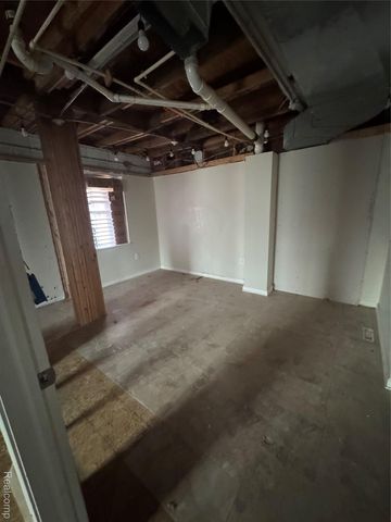 6221 W Maple Road, West Bloomfield Charter Township, MI 48322