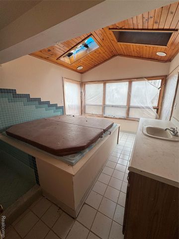 6221 W Maple Road, West Bloomfield Charter Township, MI 48322