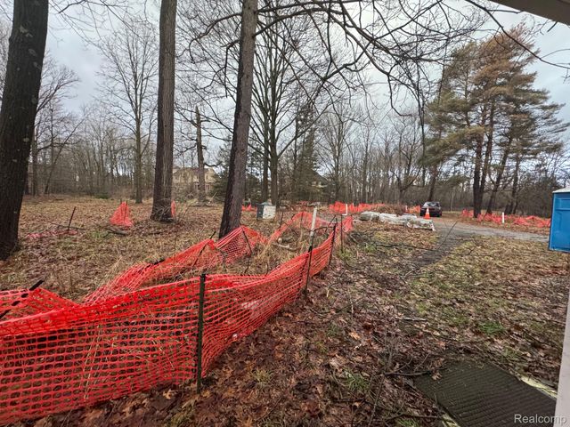 6221 W Maple Road, West Bloomfield Charter Township, MI 48322