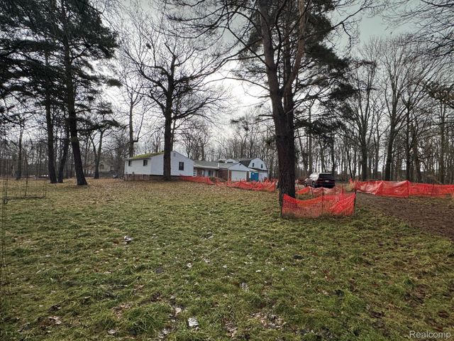 6221 W Maple Road, West Bloomfield Charter Township, MI 48322