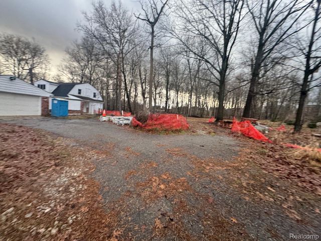 6221 W Maple Road, West Bloomfield Charter Township, MI 48322