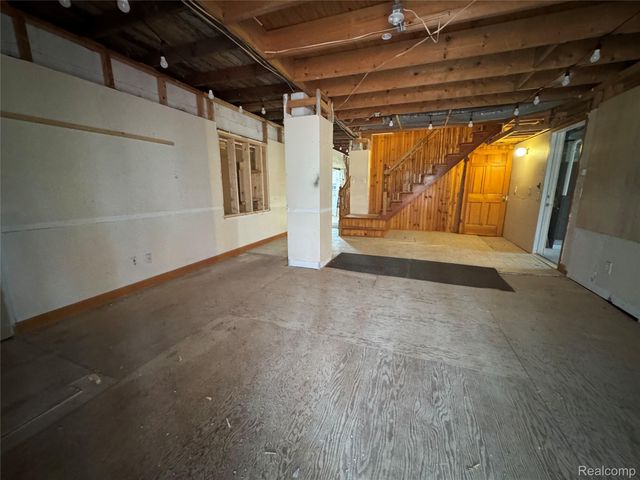 6221 W Maple Road, West Bloomfield Charter Township, MI 48322