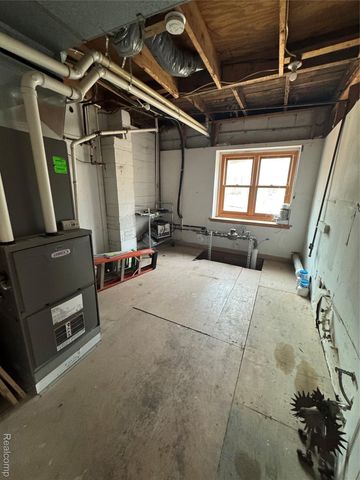 6221 W Maple Road, West Bloomfield Charter Township, MI 48322