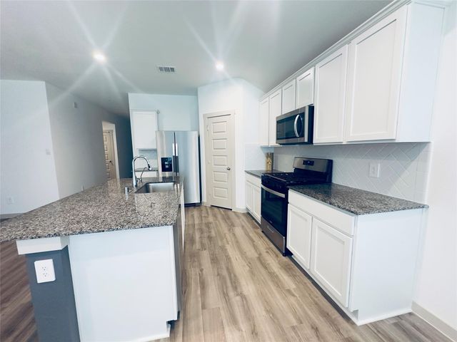 9907 Palm Royal Drive, Baytown, TX 77521