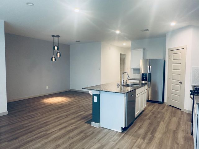 9907 Palm Royal Drive, Baytown, TX 77521
