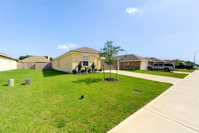 9907 Palm Royal Drive, Baytown, TX 77521