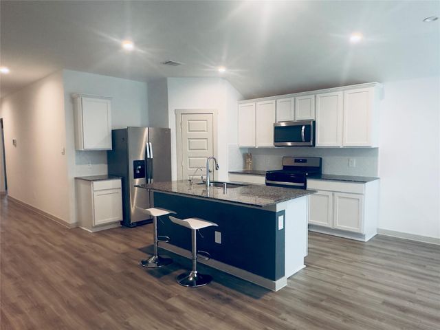 9907 Palm Royal Drive, Baytown, TX 77521