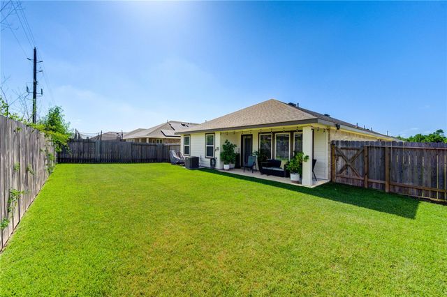 9907 Palm Royal Drive, Baytown, TX 77521