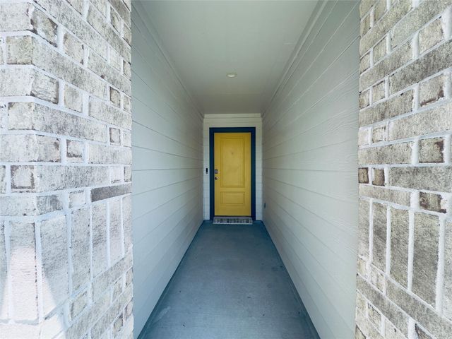 9907 Palm Royal Drive, Baytown, TX 77521