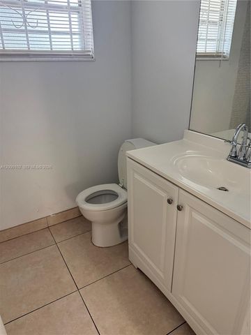 3091 NW 46th Ave 205C, Lauderdale Lakes, FL 33313