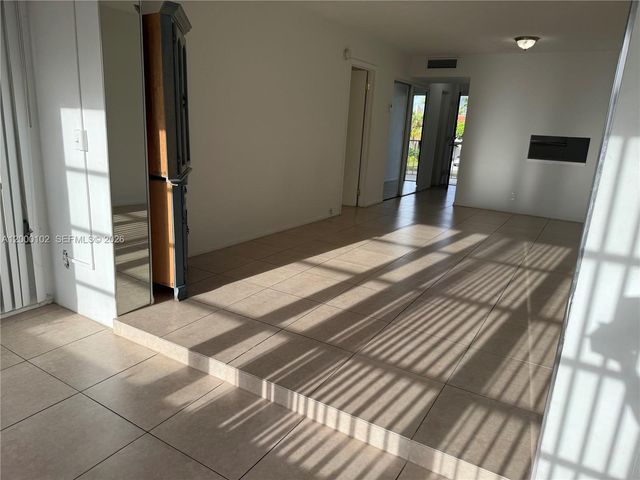 3091 NW 46th Ave 205C, Lauderdale Lakes, FL 33313