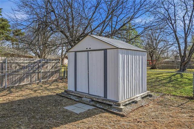 1217 Charleston Court, Norman, OK 73071