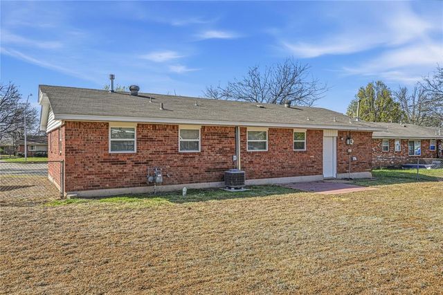 1217 Charleston Court, Norman, OK 73071