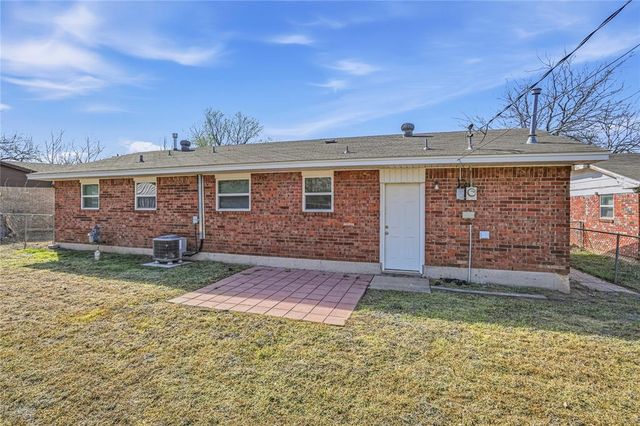 1217 Charleston Court, Norman, OK 73071