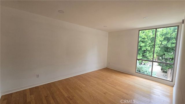 8601 International 228, Canoga Park, CA 91304