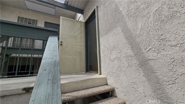 8601 International 228, Canoga Park, CA 91304