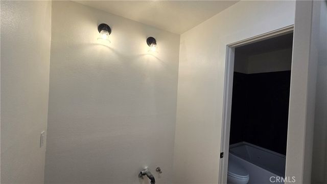 8601 International 228, Canoga Park, CA 91304