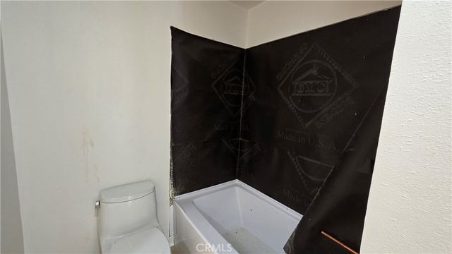 8601 International 228, Canoga Park, CA 91304