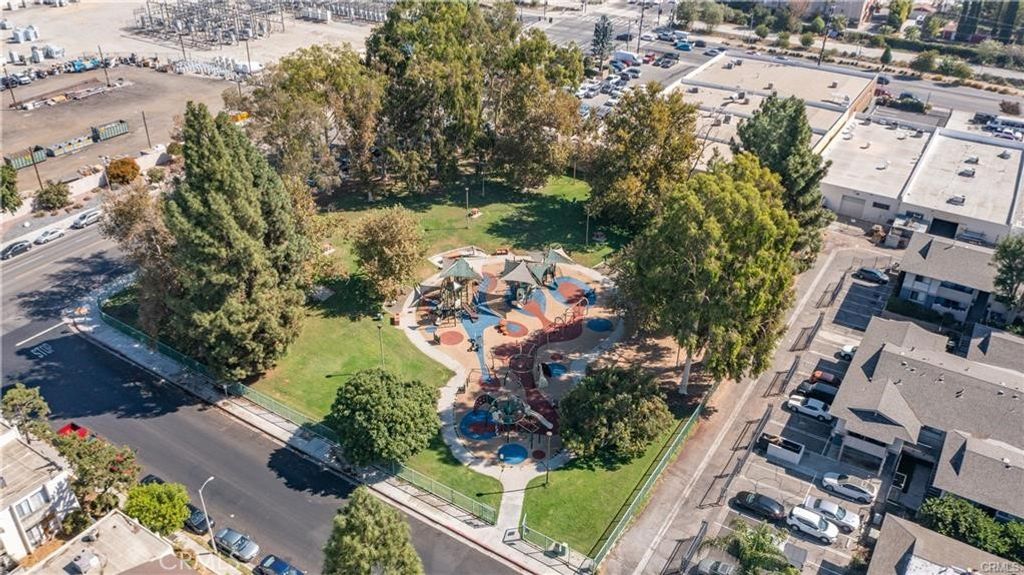 8601 International 228, Canoga Park, CA 91304