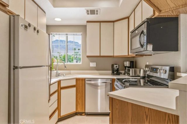2700 Lawrence Crossley Road 9, Palm Springs, CA 92264