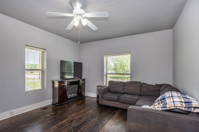 230 E Main Street, Lindsay, TX 76250