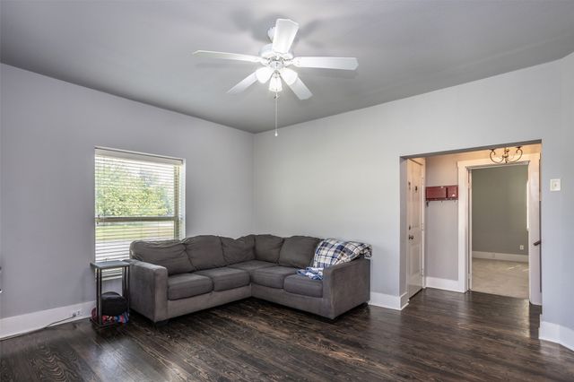 230 E Main Street, Lindsay, TX 76250