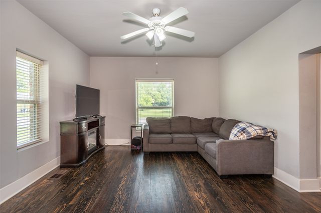 230 E Main Street, Lindsay, TX 76250