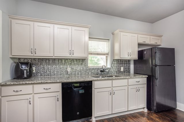 230 E Main Street, Lindsay, TX 76250