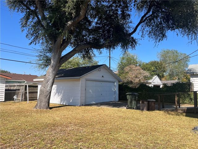 4221 Herndon St, Corpus Christi, TX 78411