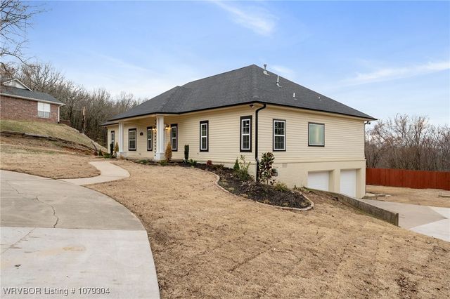 1401 Azure Hills Drive, Van Buren, AR 72956
