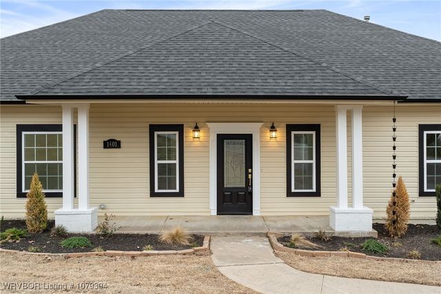 1401 Azure Hills Drive, Van Buren, AR 72956