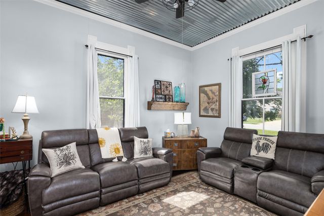 409 W Clark ST, Bartlett, TX 76511