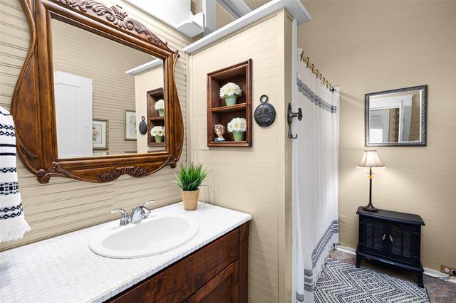 409 W Clark ST, Bartlett, TX 76511