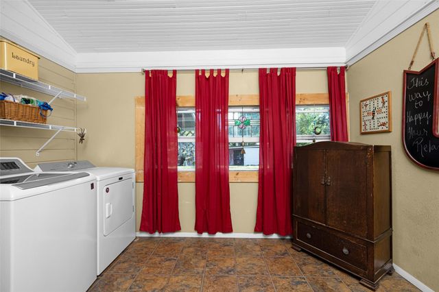 409 W Clark ST, Bartlett, TX 76511