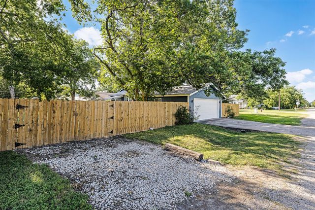 409 W Clark ST, Bartlett, TX 76511