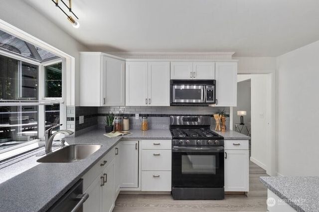 3310 220th Avenue SE, Sammamish, WA 98075